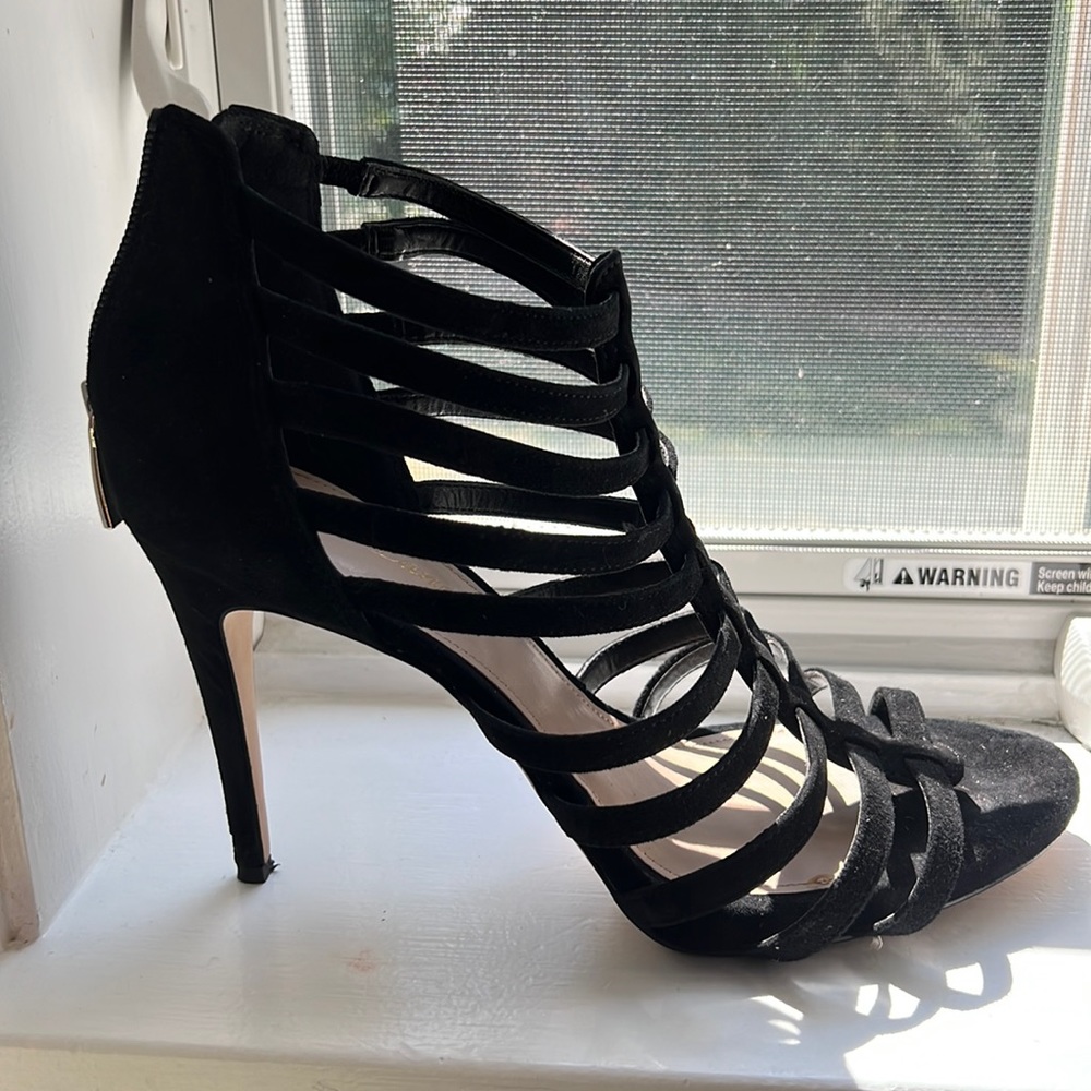 Women’s strap he suede black heels